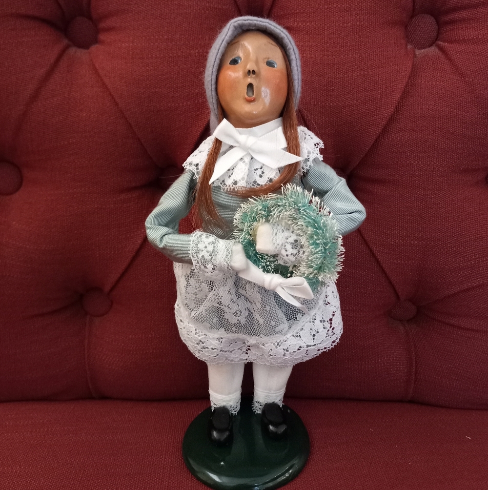 BYERS' CHOICE LTD. GIRL CAROLER SIGNED 30/100